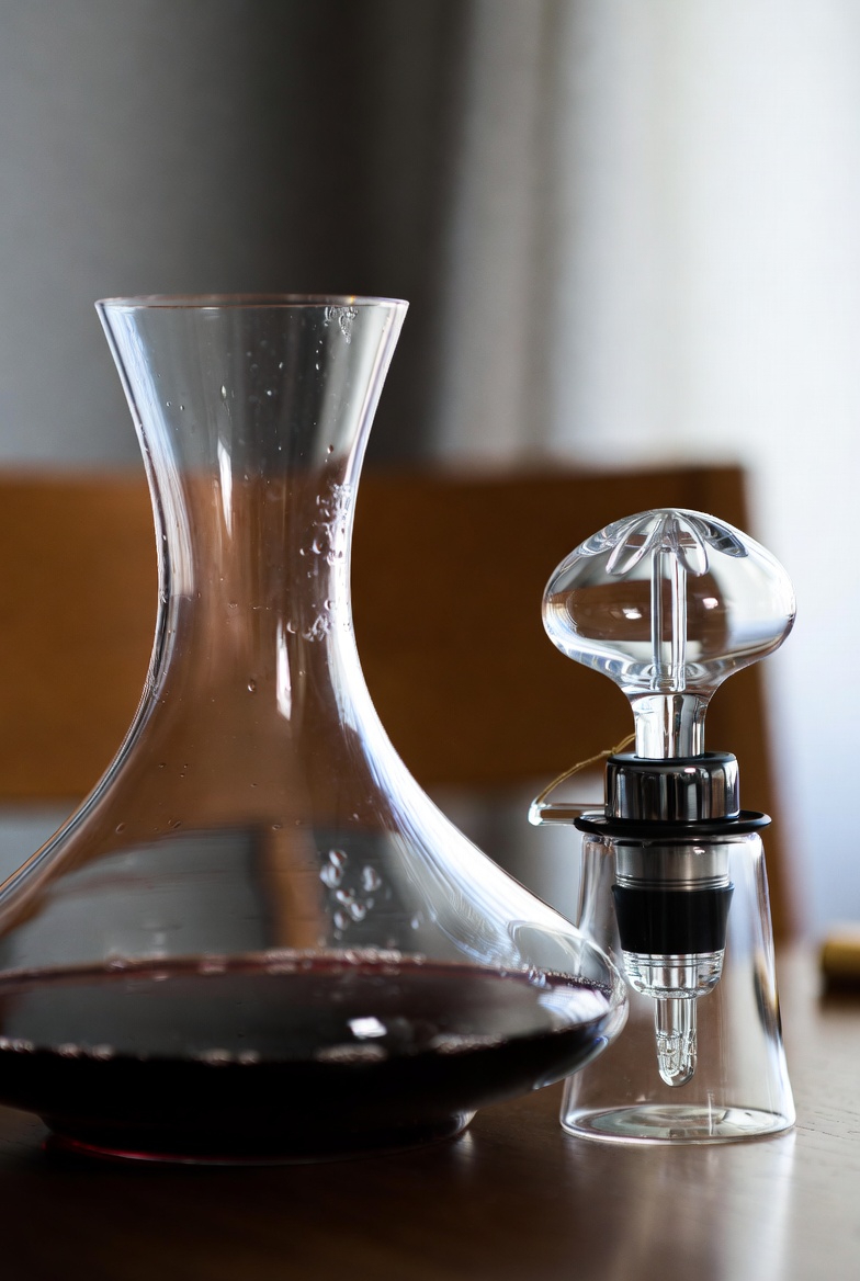Wine decanter and aerator side by side